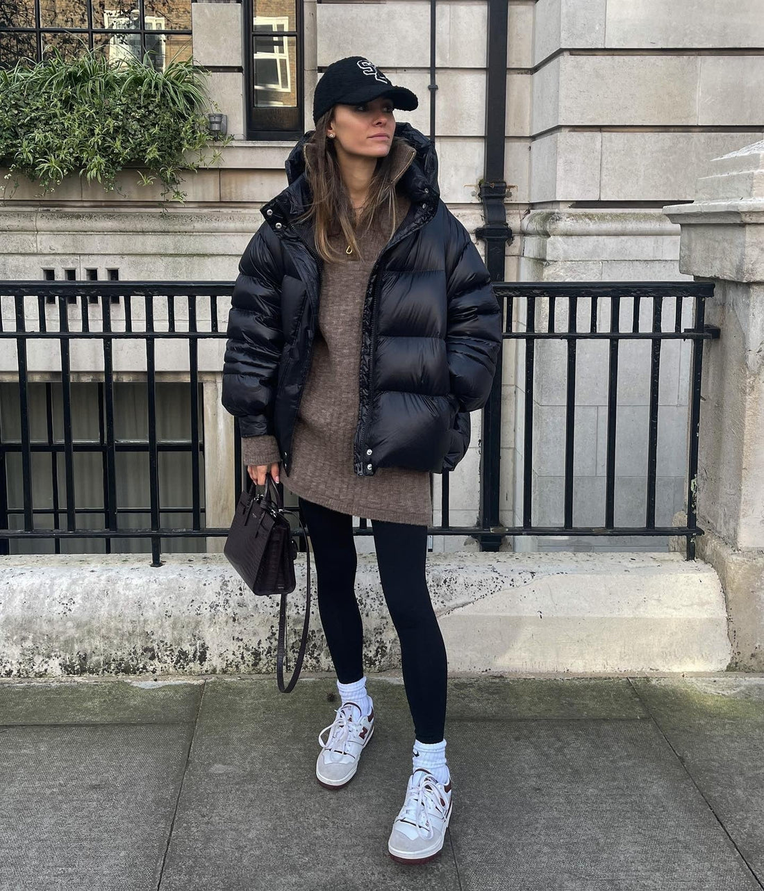 13 Casual Outfits with Black Leggings You’ll Actually Wear