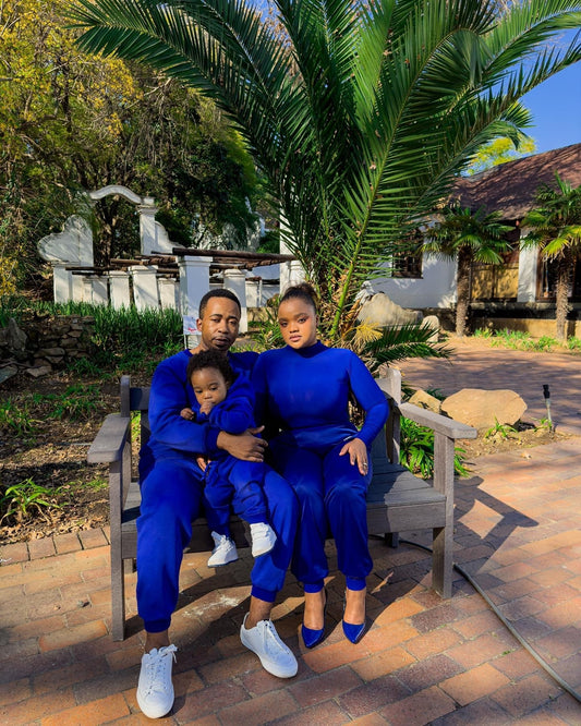 14 Modern Matching Family Outfits for Casual Days