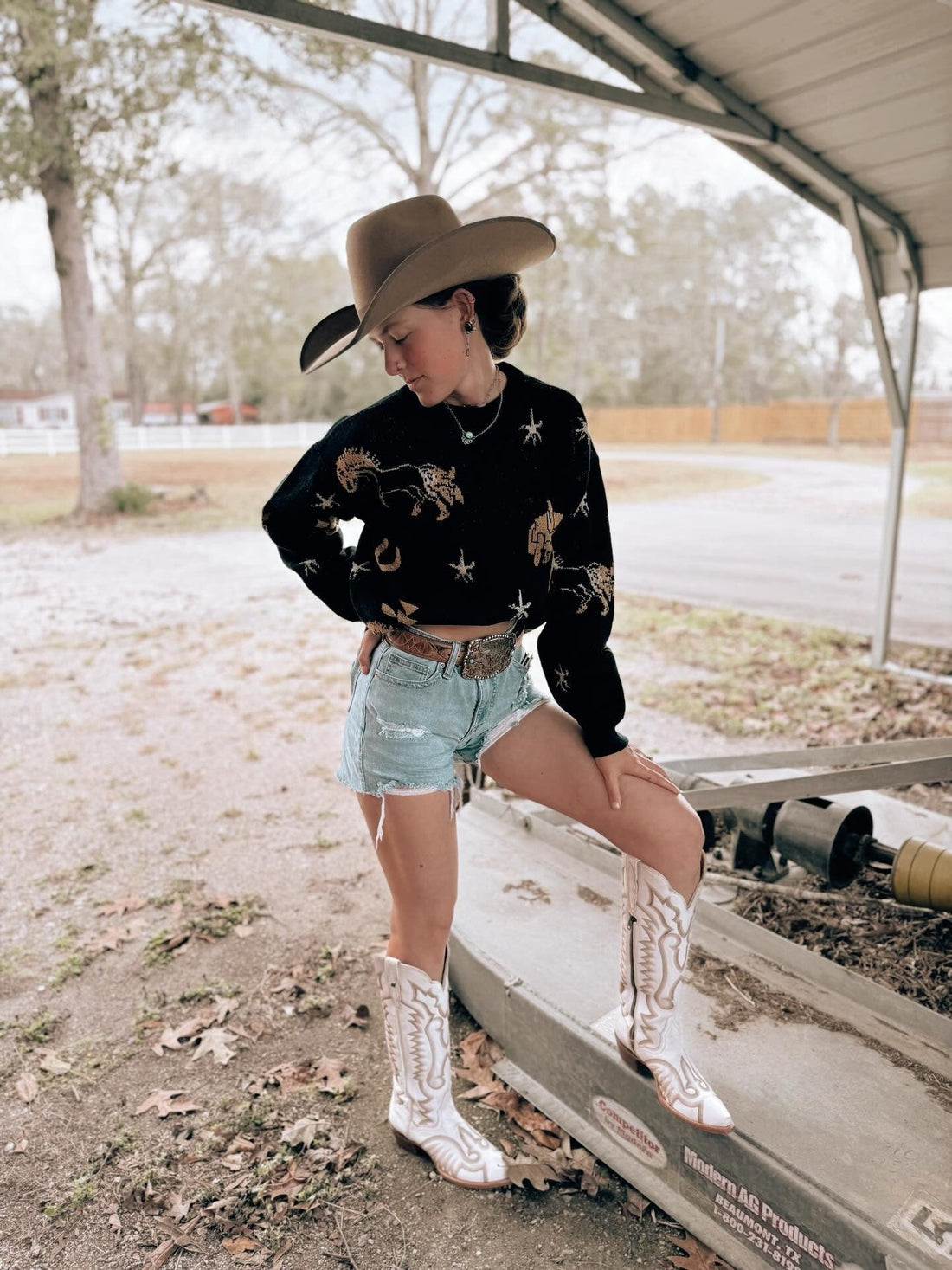 15 Effortless Western Outfits for Women 2026