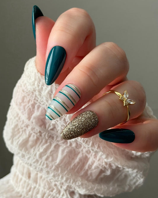 13 Elegant Dark Teal Nail Ideas