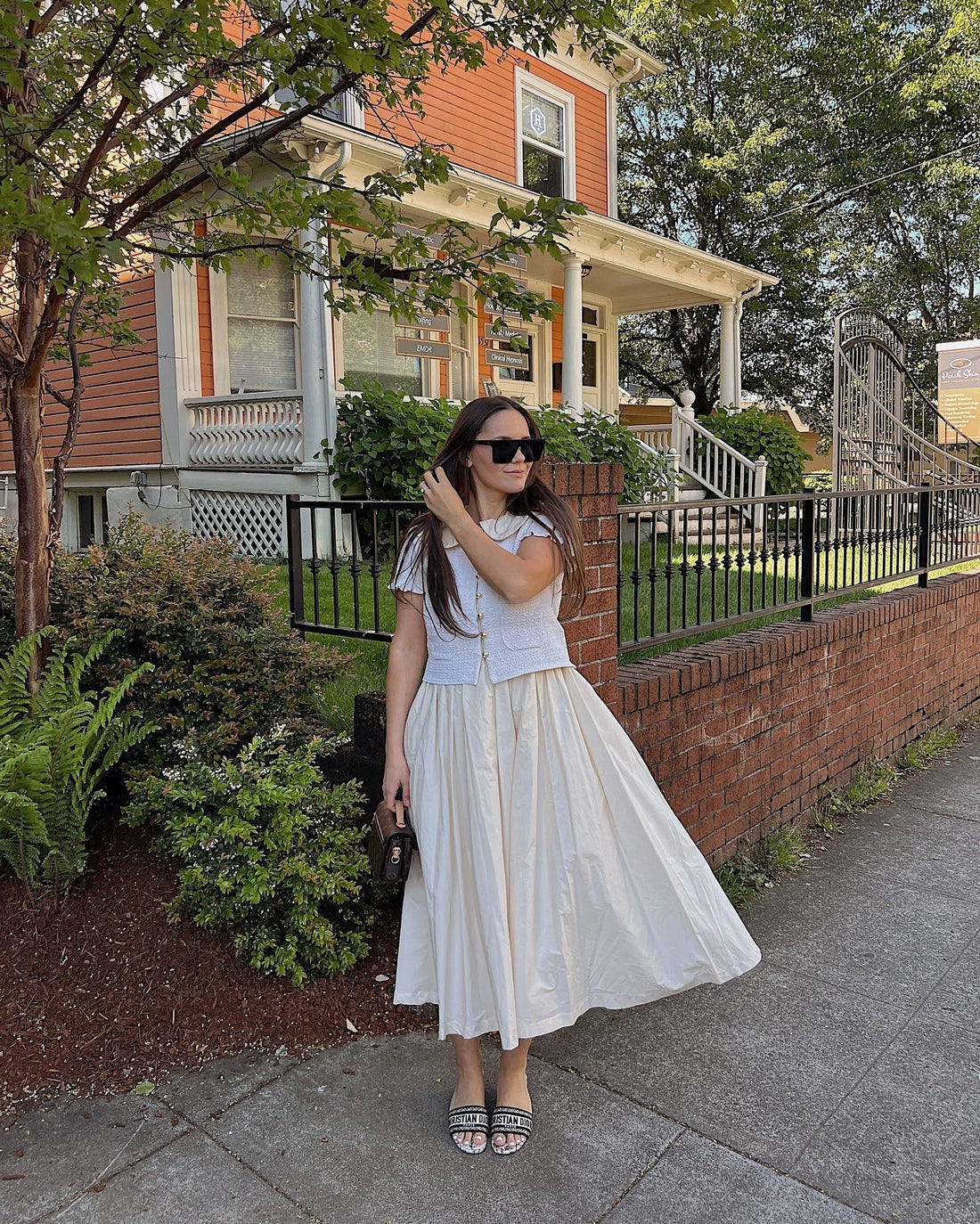 15 Modest Outfit Styles That Work All Year