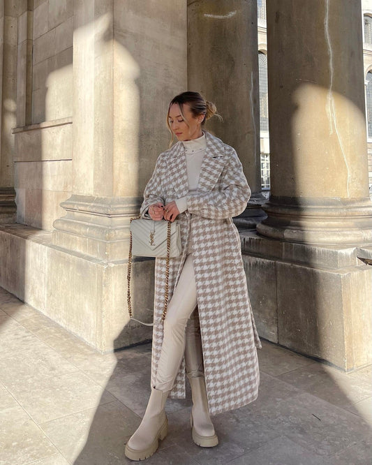 13 Elegant Beige Outfit Inspiration
