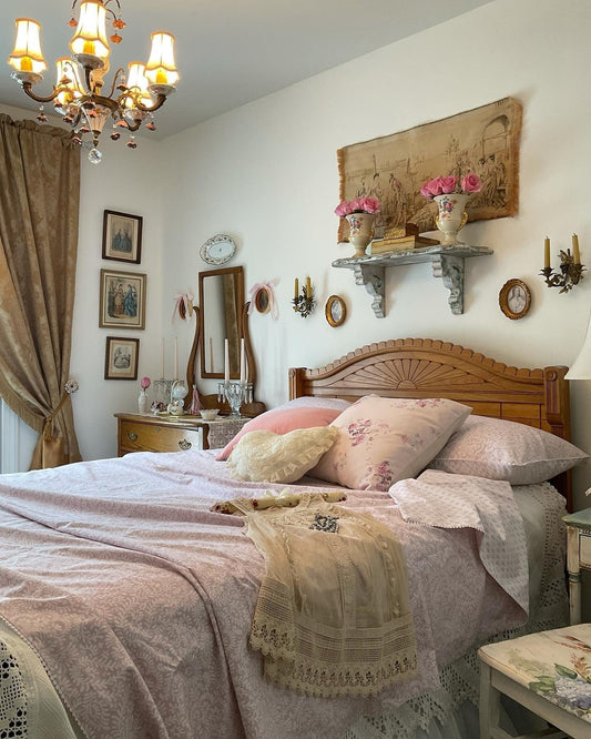 13 Elegant Romantic Vintage Bedroom Ideas