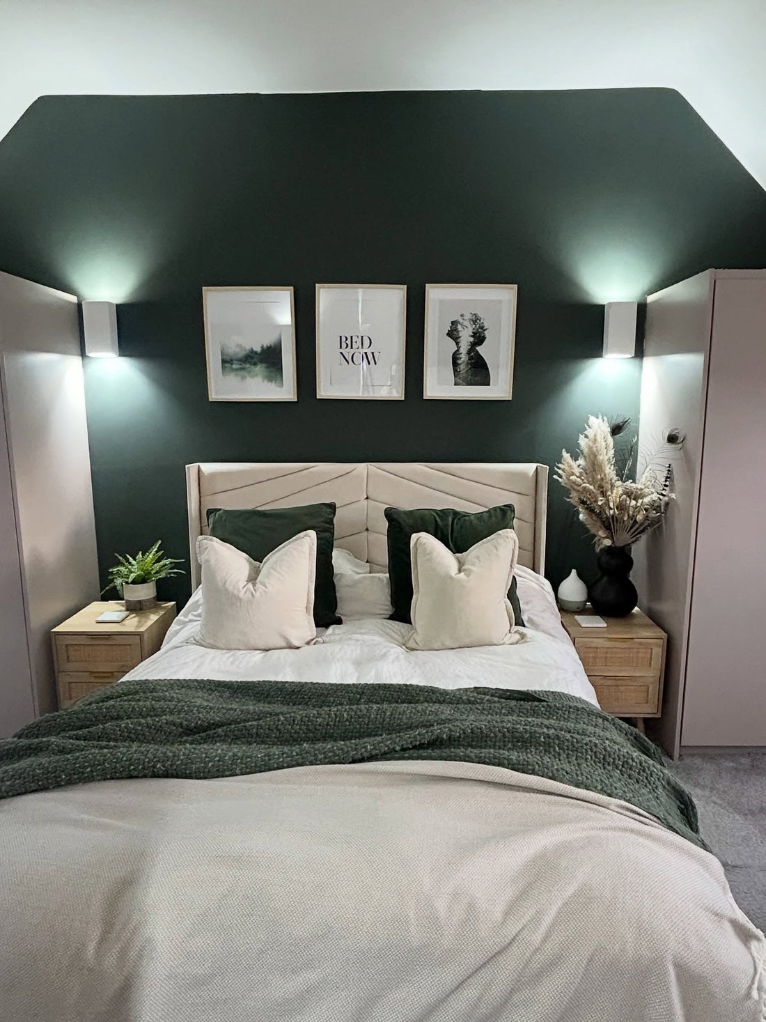 15 Cozy Green Bedroom Wall Ideas