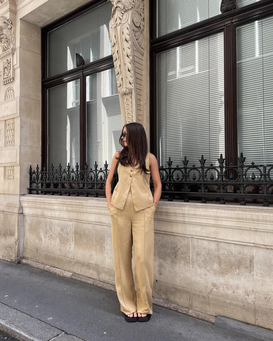 13 Stylish Vest Outfits for Women You’ll Save