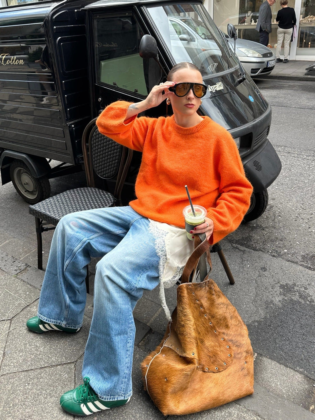 14 Cool Outfits with Sneakers 2026