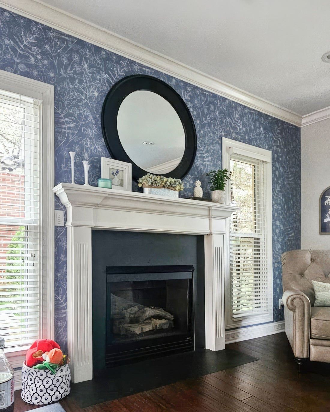 13 Eye-Catching Living Room Wallpaper Ideas for 2026