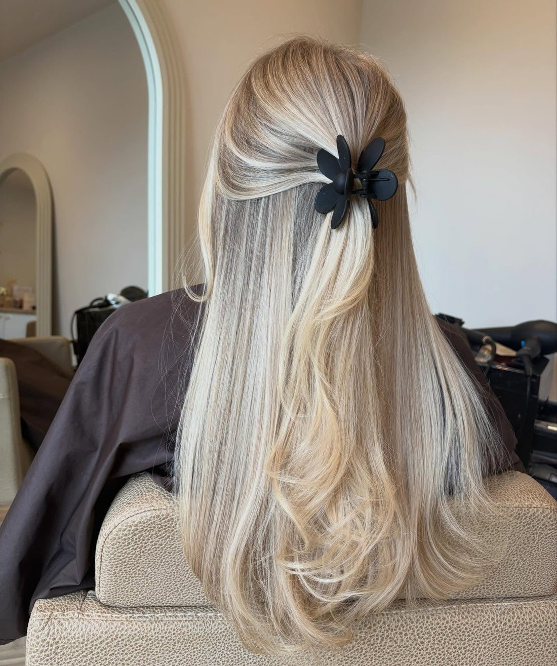 14 Stylish Claw Clip Hairstyles 2026