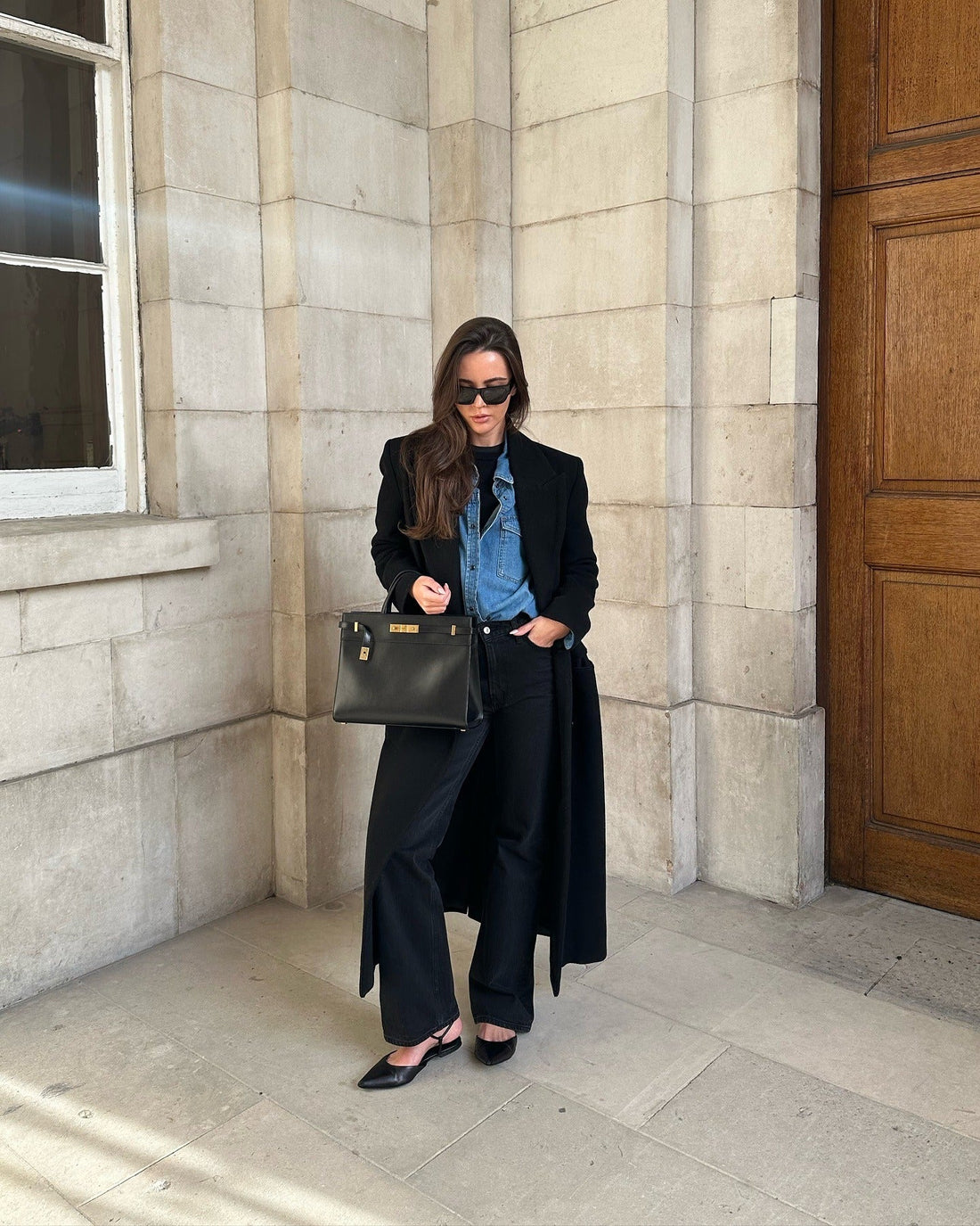 13 Best Outfits with Black Jeans 2025