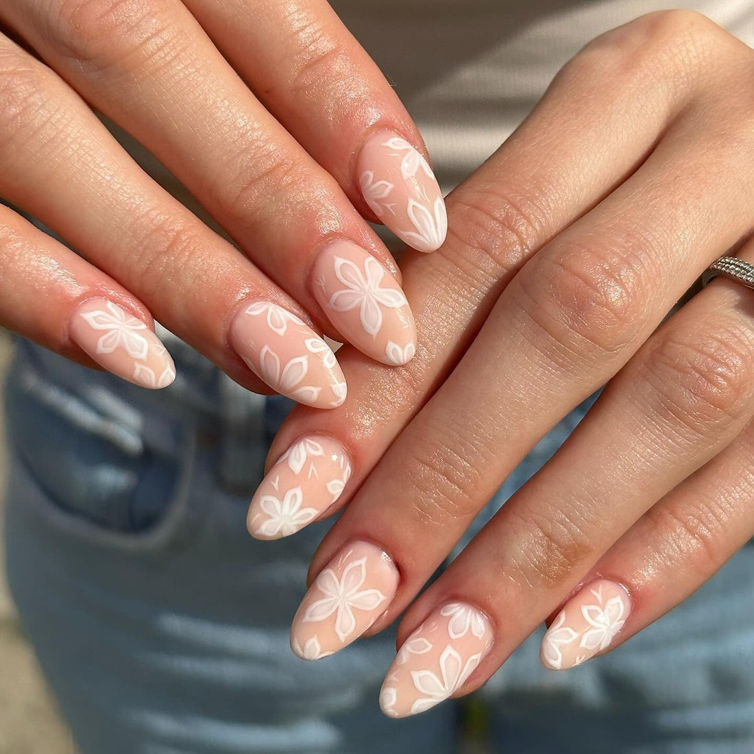 16 Pretty Elegant Wedding Nails 2026