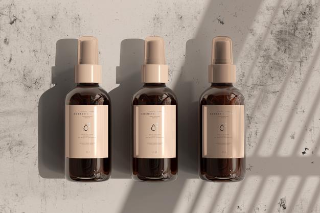 Free Amber Glass Cosmetic Spray Bottle Mockup Psd