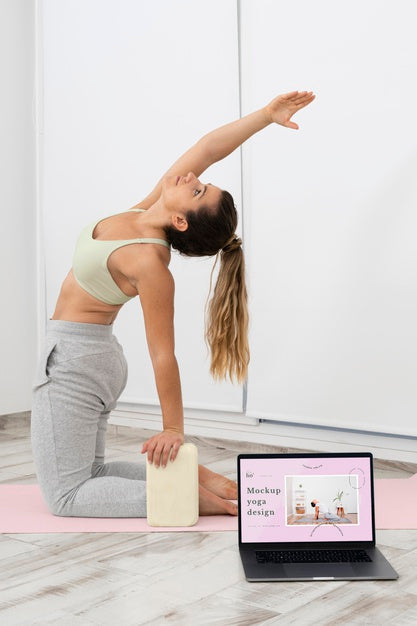 Free Athletic Woman Doing Yoga At Home Psd