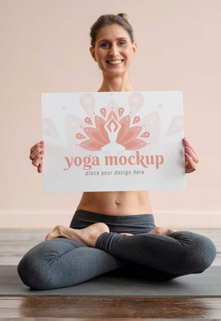 Free Athletic Young Woman Holding Mock-Up Banner While Doing Yoga Psd