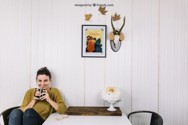 Free Autumn Mockup With Woman Holding Mug Psd