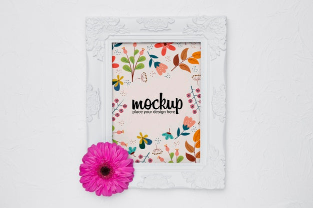 Free Beautiful Floral Concept Mock-Up Psd