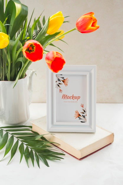 Free Beautiful Flower Concept Mock-Up Psd