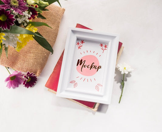 Free Beautiful Flower Concept Mock-Up Psd