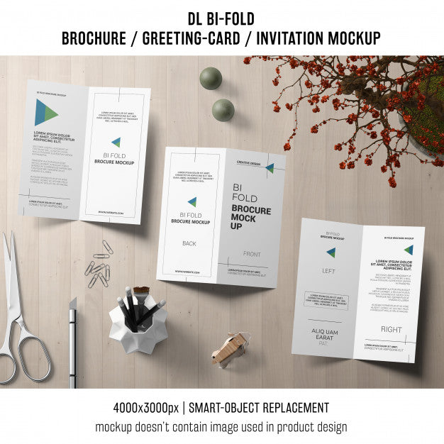 Free Bi-Fold Brochure Or Invitation Mockup With Still Life Concept Psd