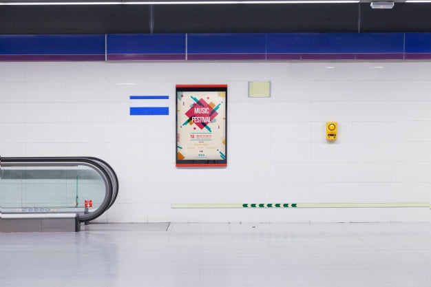 Free Billboard Mockup In Subway Station Psd