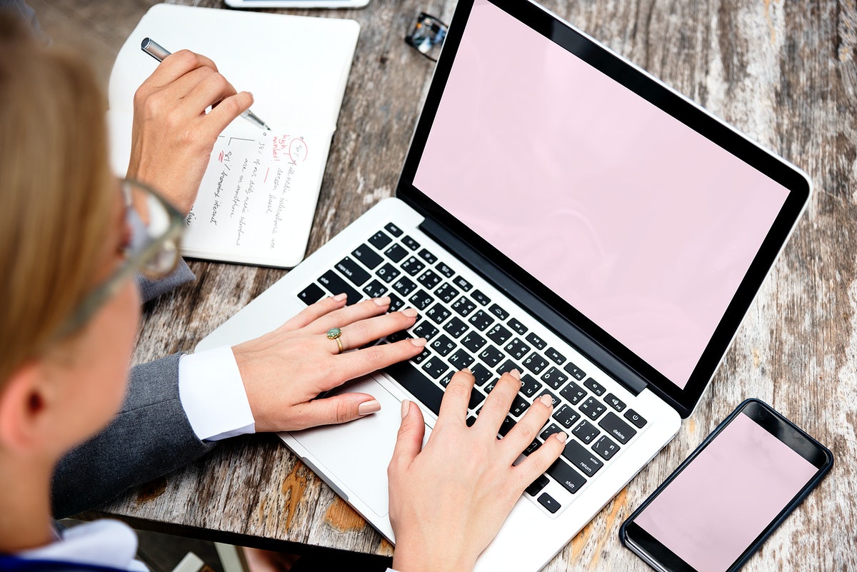 Free Business Woman Using A Laptop