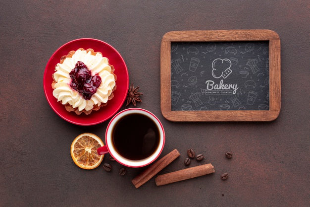 Free Cake With Black Coffee And Blackboard Mockup Psd