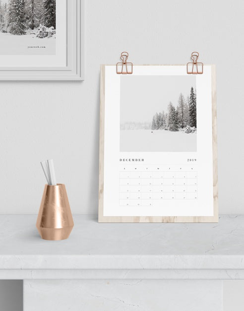 Free Calendar Hooked On Wooden Board Psd