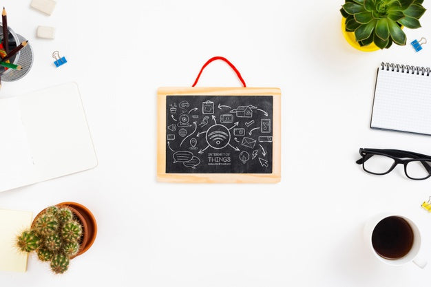 Free Chalkboard And Glasses In Office Psd