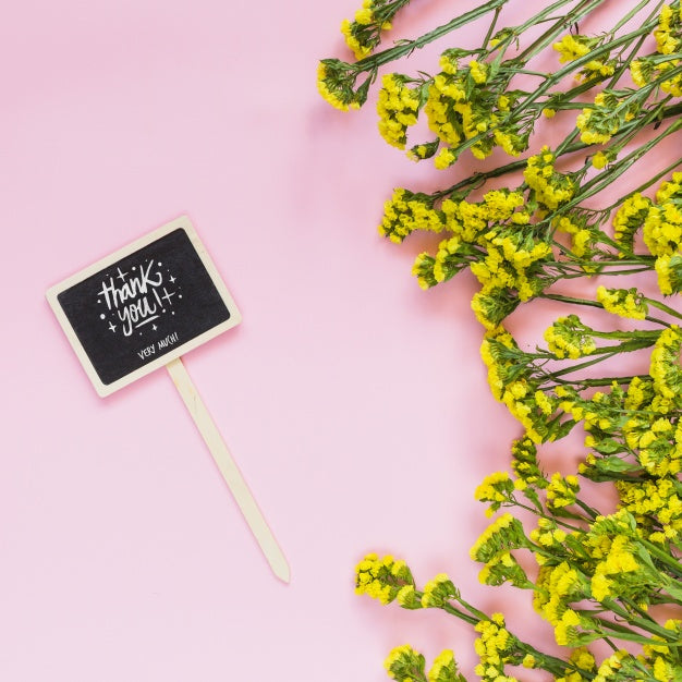 Free Chalkboard Mockup With Floral Decoration Psd