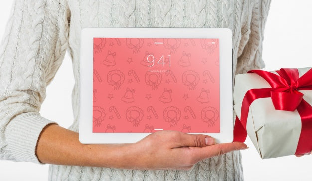 Free Christmas Concept With Woman Holding Tablet Mockup Psd