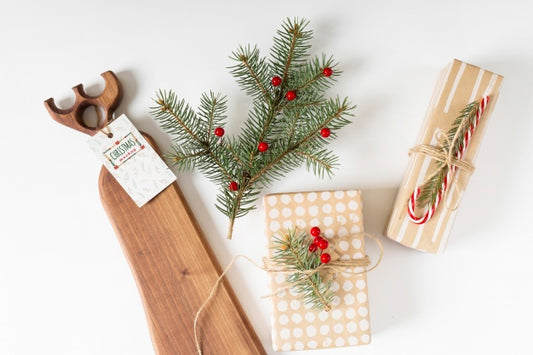 Free Christmas Label Mockup With Presents Psd