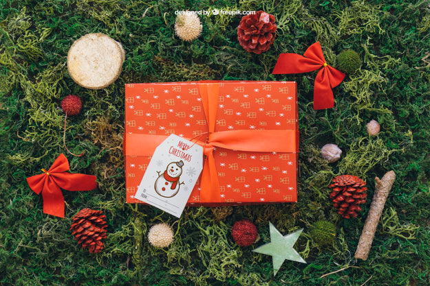 Free Christmas Mockup With Present Box Psd