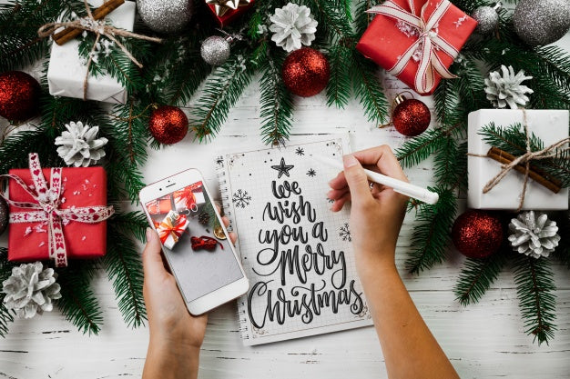 Free Christmas Mockup With Smartphone Psd