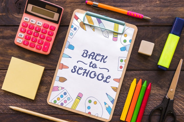 Free Clipboard Mockup With Back To School Concept Psd