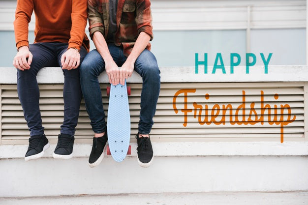 Free Close-Up Guys Sitting With Penny Board Psd