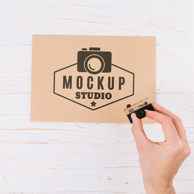 Free Close-Up Hand Mockup Studio Psd