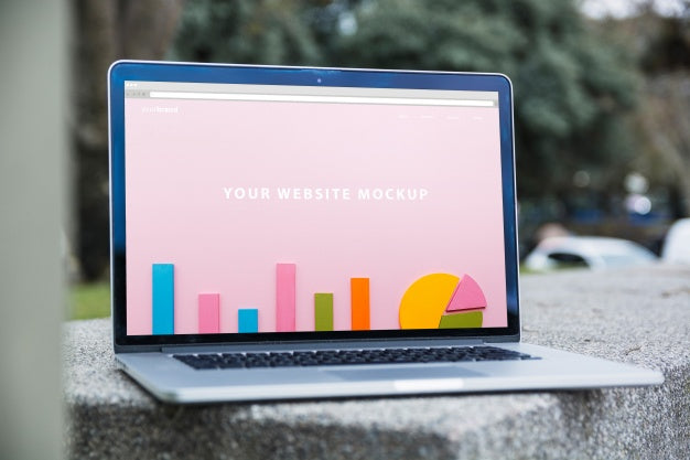 Free Close Up Laptop Mockup Outdoors Psd