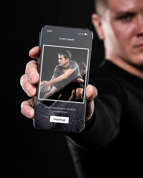 Free Close Up Man Holding Smartphone Psd