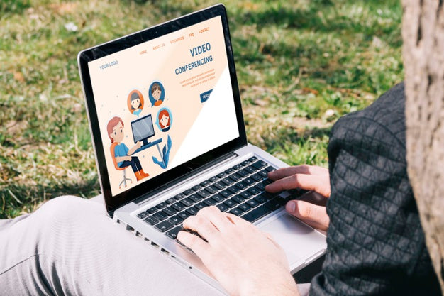 Free Close-Up Man With Laptop Outdoors Psd