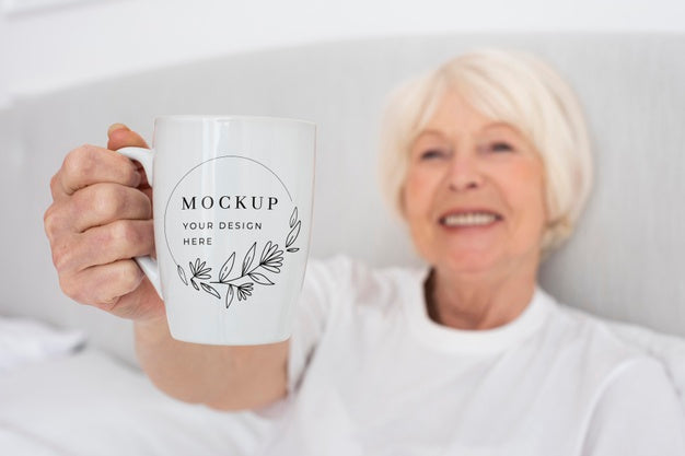 Free Close-Up Smiley Woman Holding Mug Psd