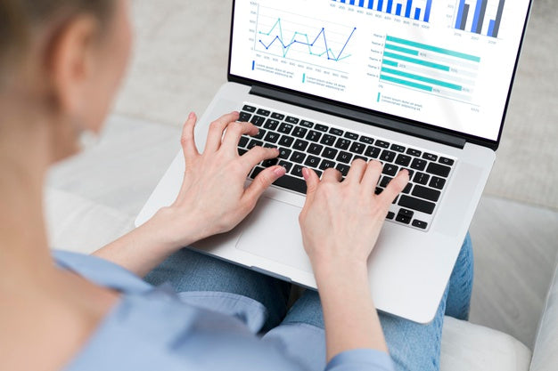 Free Close-Up Woman Working On Laptop With Mock-Up Psd