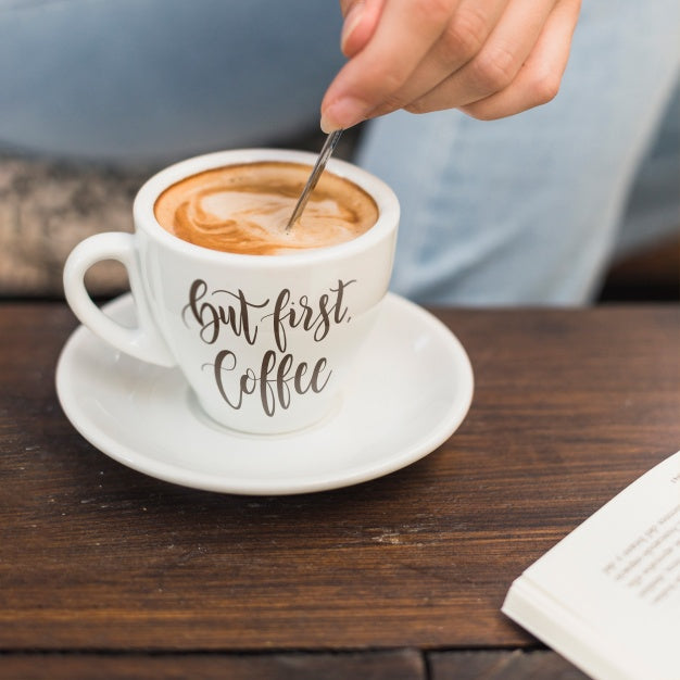 Free Coffee Cup Mockup With Woman Psd