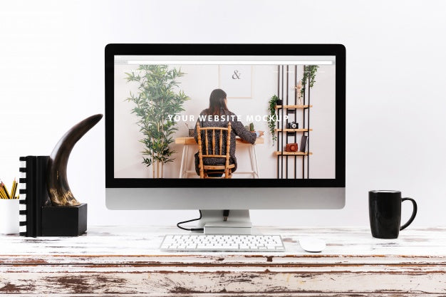 Free Computer Mockup On Wooden Desk Psd