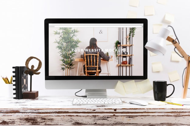 Free Computer Mockup On Wooden Desk Psd