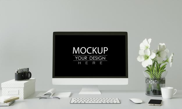 Free Computer On Table In Workspace Mockup Psd