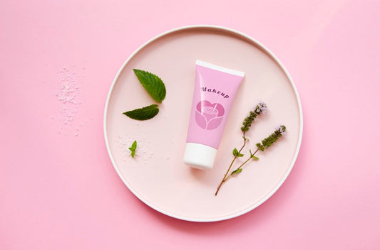 Free Cream Bottle Mock-Up On Pink Background Psd