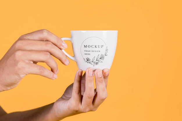 Free Cup Concept Mock-Up Psd