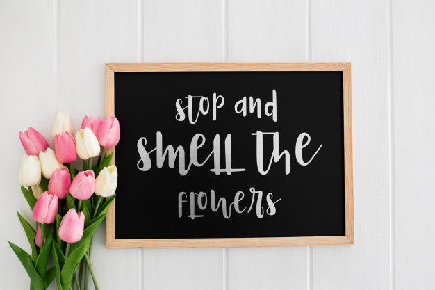 Free Cute Message On Blackboard Spring Concept Mockup Psd