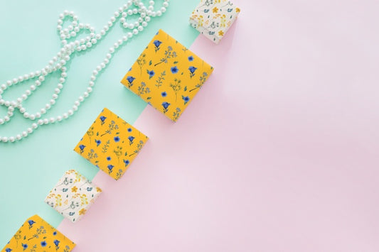 Free Decorative Jewelry And Packaging Mockup Psd