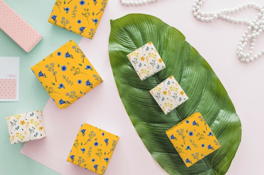 Free Decorative Jewelry And Packaging Mockup Psd