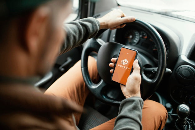 Free Delivery Man Holding Phone Mockup Psd